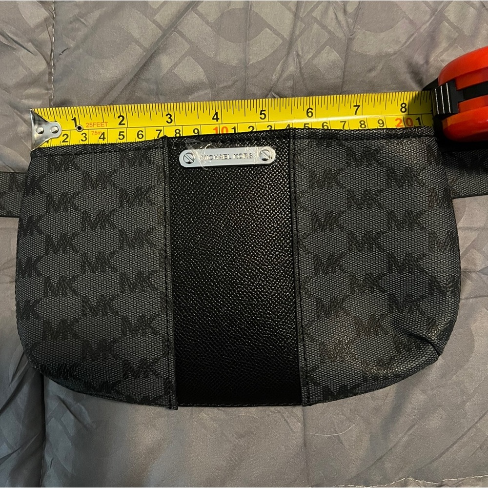 Michael Kors Belt w/attached clutch. S/M. Black